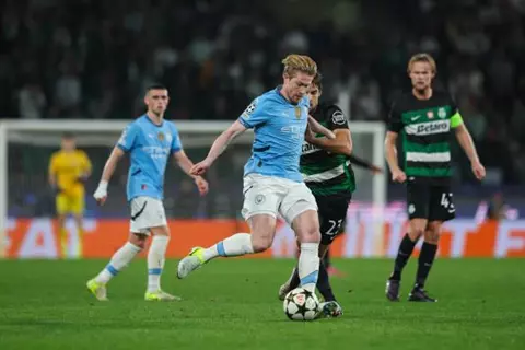 نابولي يقدم عرضًا لضم دي بروين